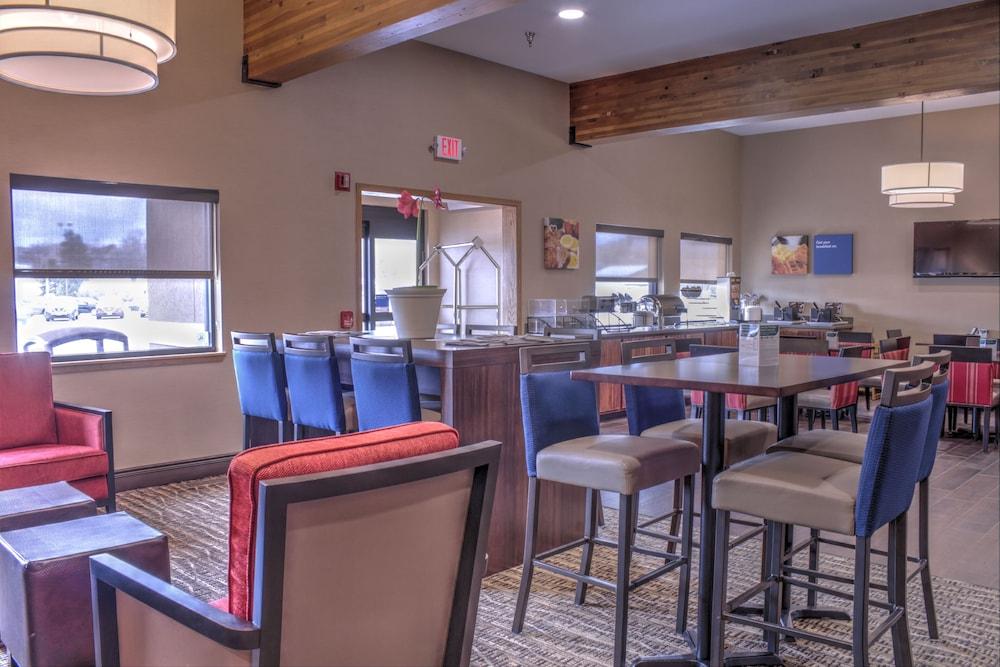 Comfort Inn At Buffalo Bill Village Resort Коуди Екстериор снимка