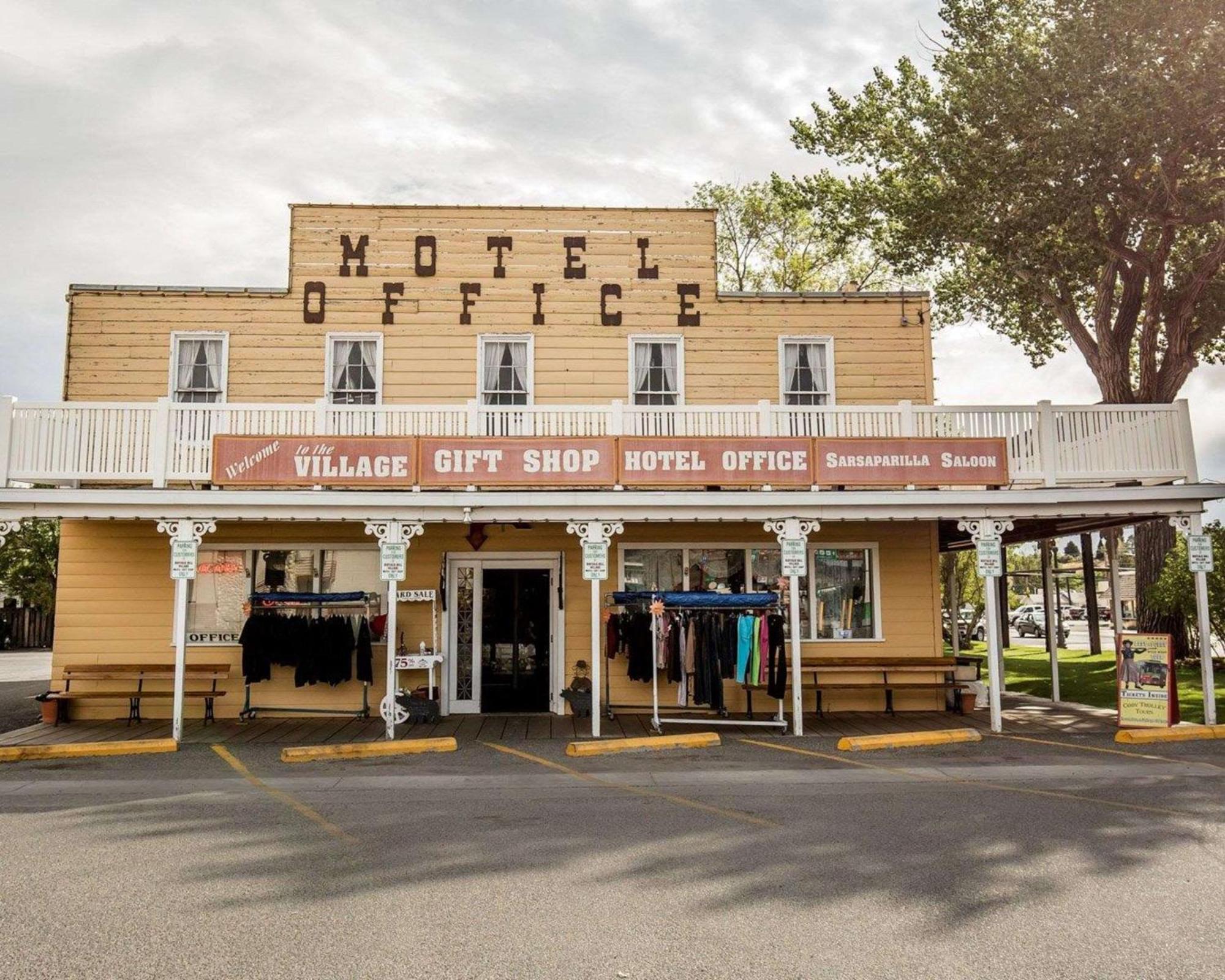 Comfort Inn At Buffalo Bill Village Resort Коуди Екстериор снимка