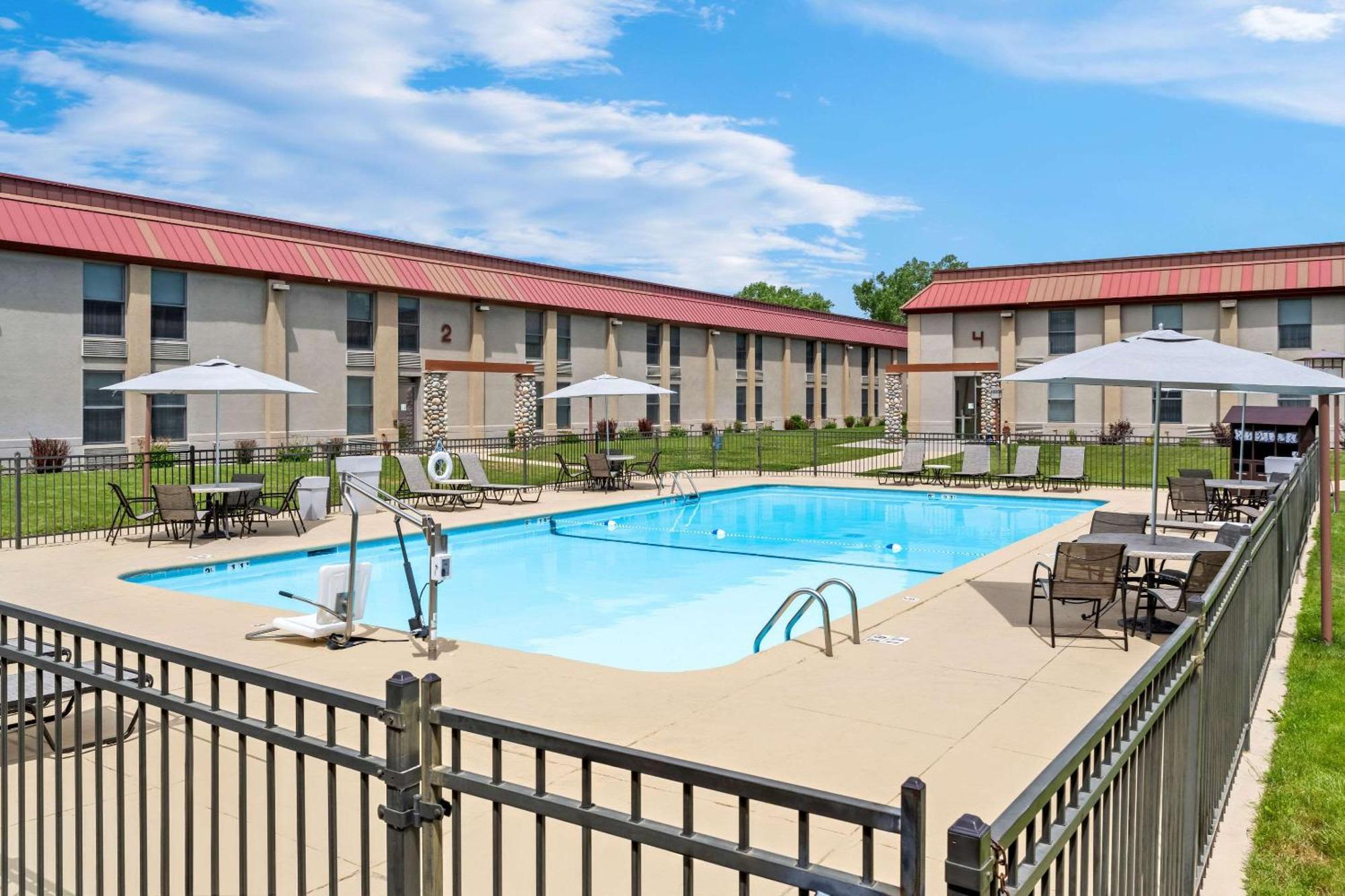 Comfort Inn At Buffalo Bill Village Resort Коуди Екстериор снимка
