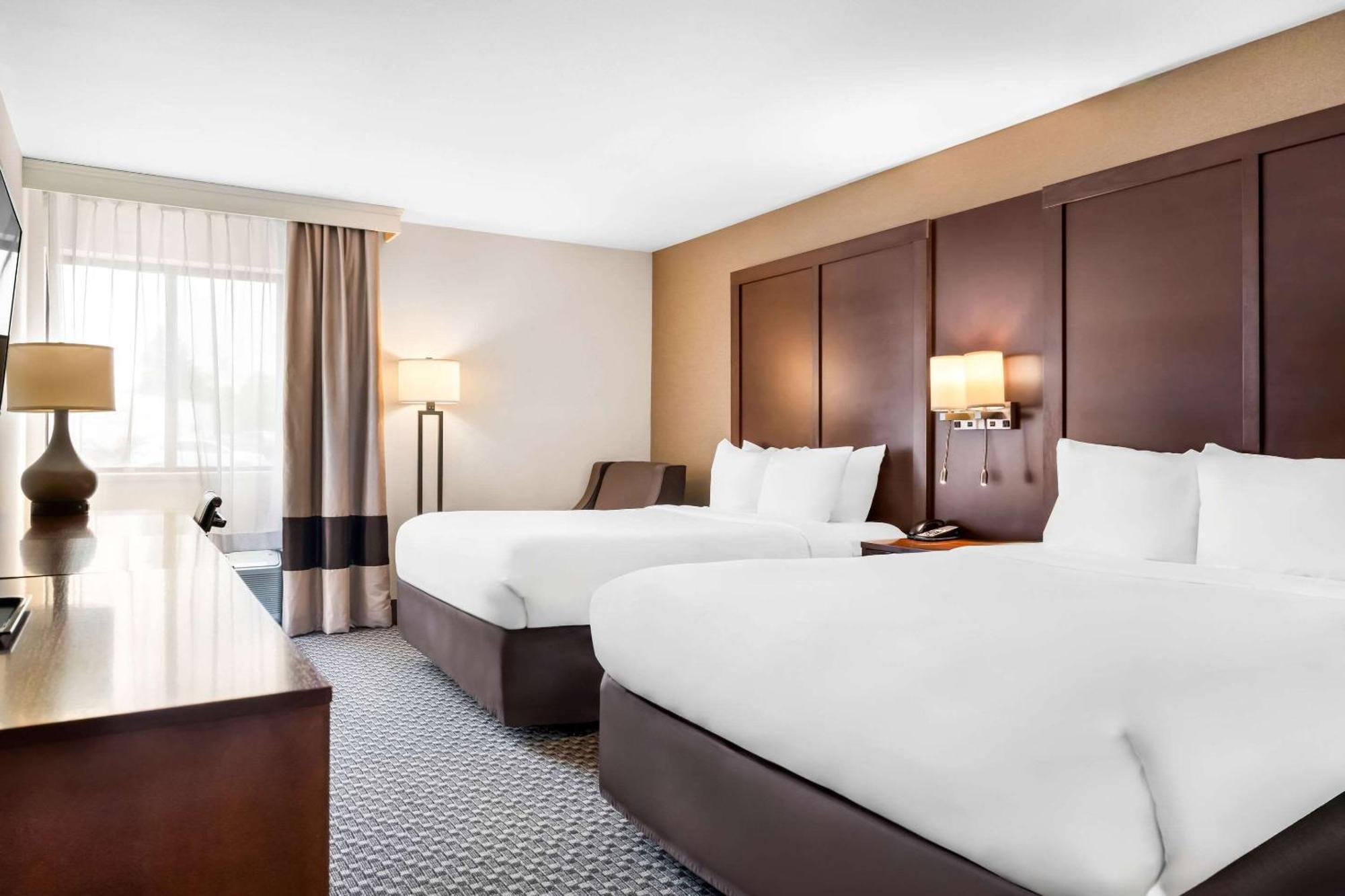 Comfort Inn At Buffalo Bill Village Resort Коуди Екстериор снимка