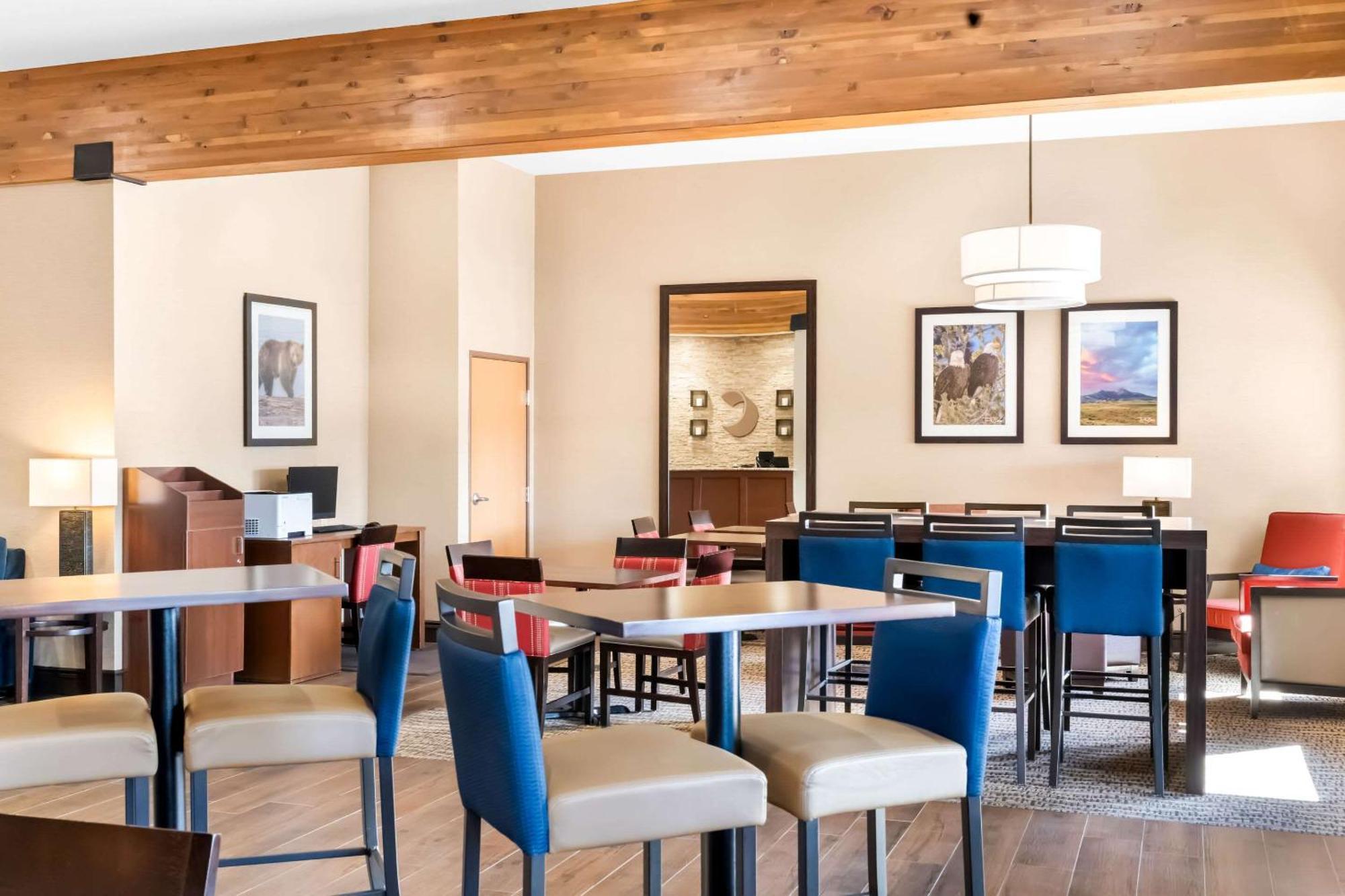 Comfort Inn At Buffalo Bill Village Resort Коуди Екстериор снимка