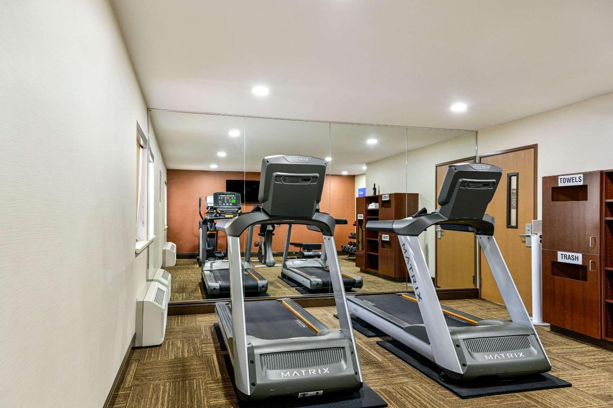 Comfort Inn At Buffalo Bill Village Resort Коуди Екстериор снимка