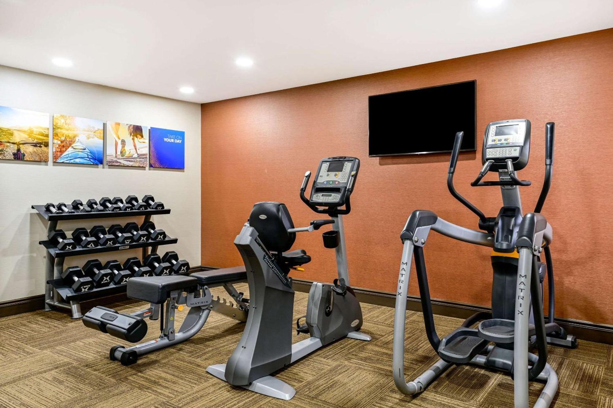Comfort Inn At Buffalo Bill Village Resort Коуди Екстериор снимка