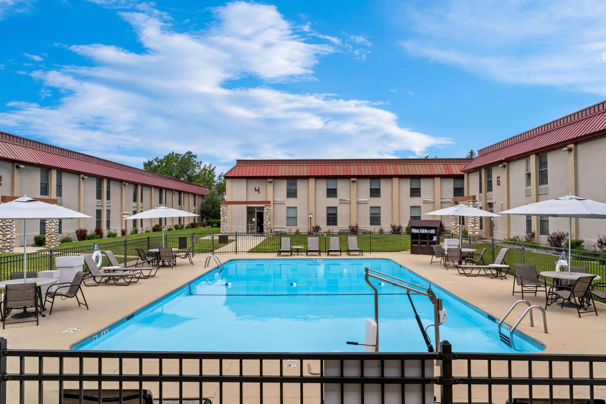 Comfort Inn At Buffalo Bill Village Resort Коуди Екстериор снимка