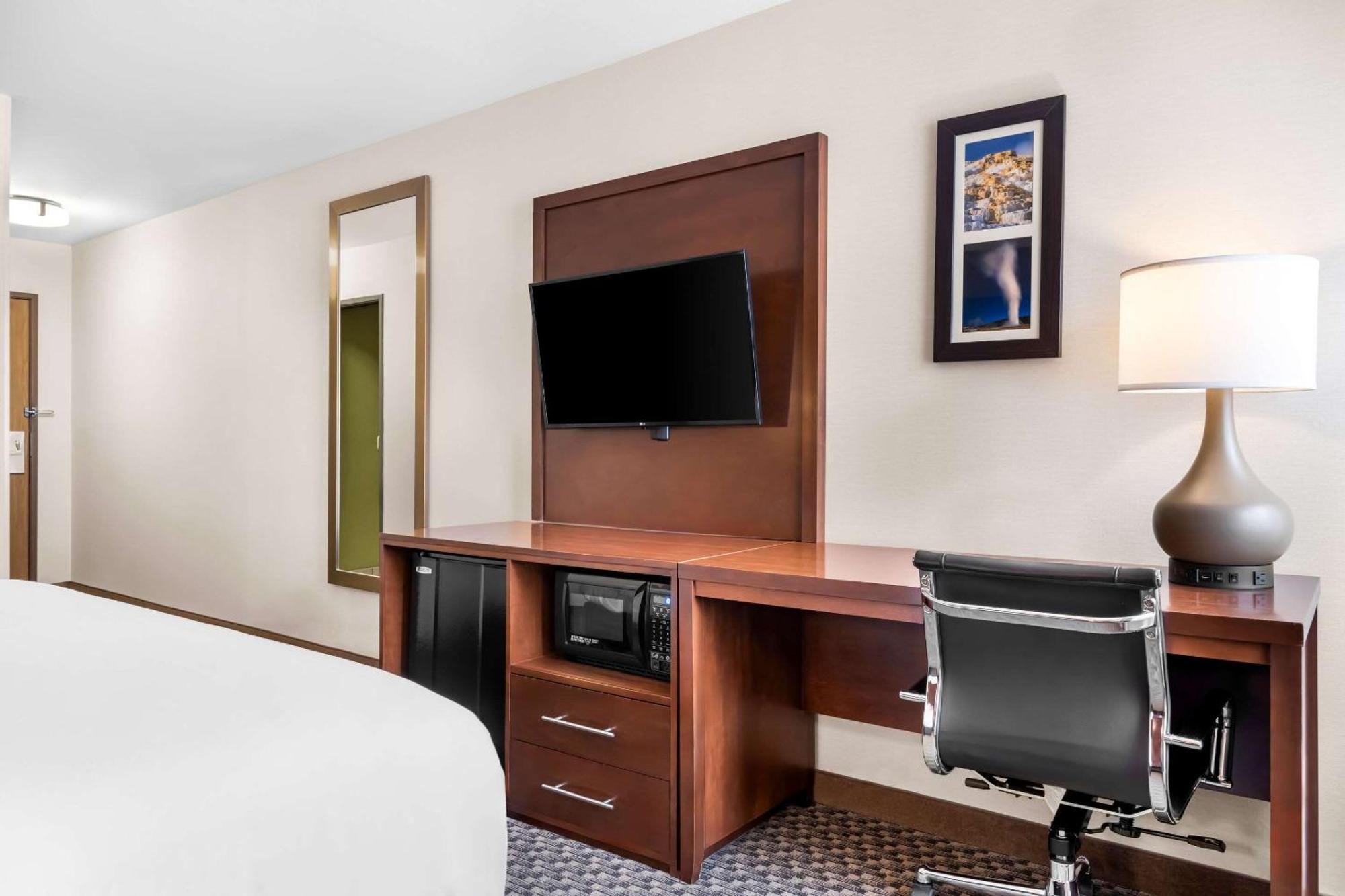 Comfort Inn At Buffalo Bill Village Resort Коуди Екстериор снимка