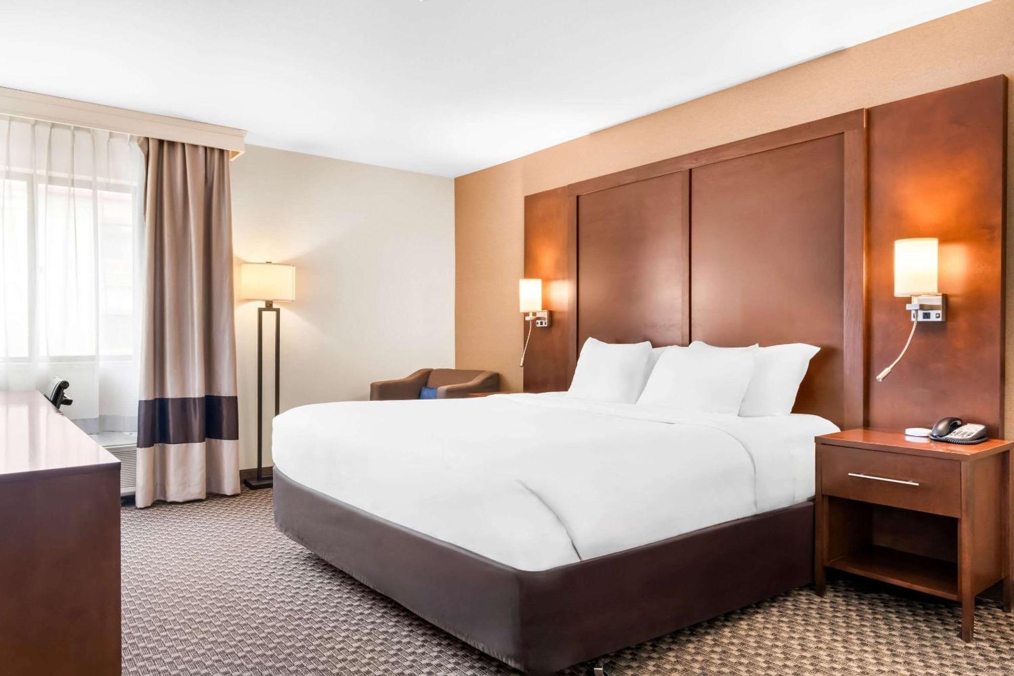 Comfort Inn At Buffalo Bill Village Resort Коуди Екстериор снимка
