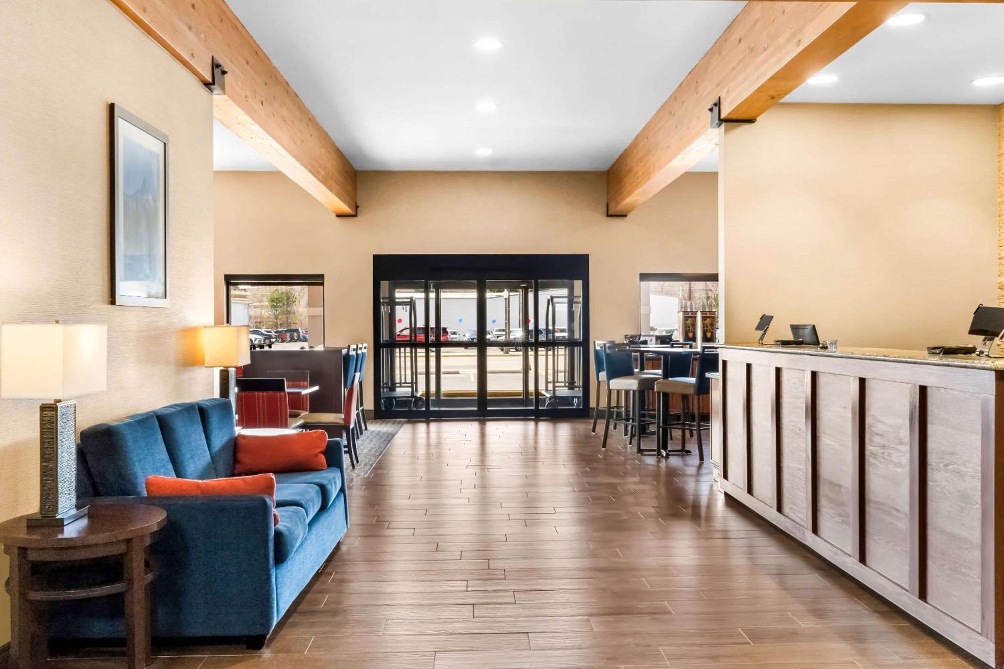 Comfort Inn At Buffalo Bill Village Resort Коуди Екстериор снимка